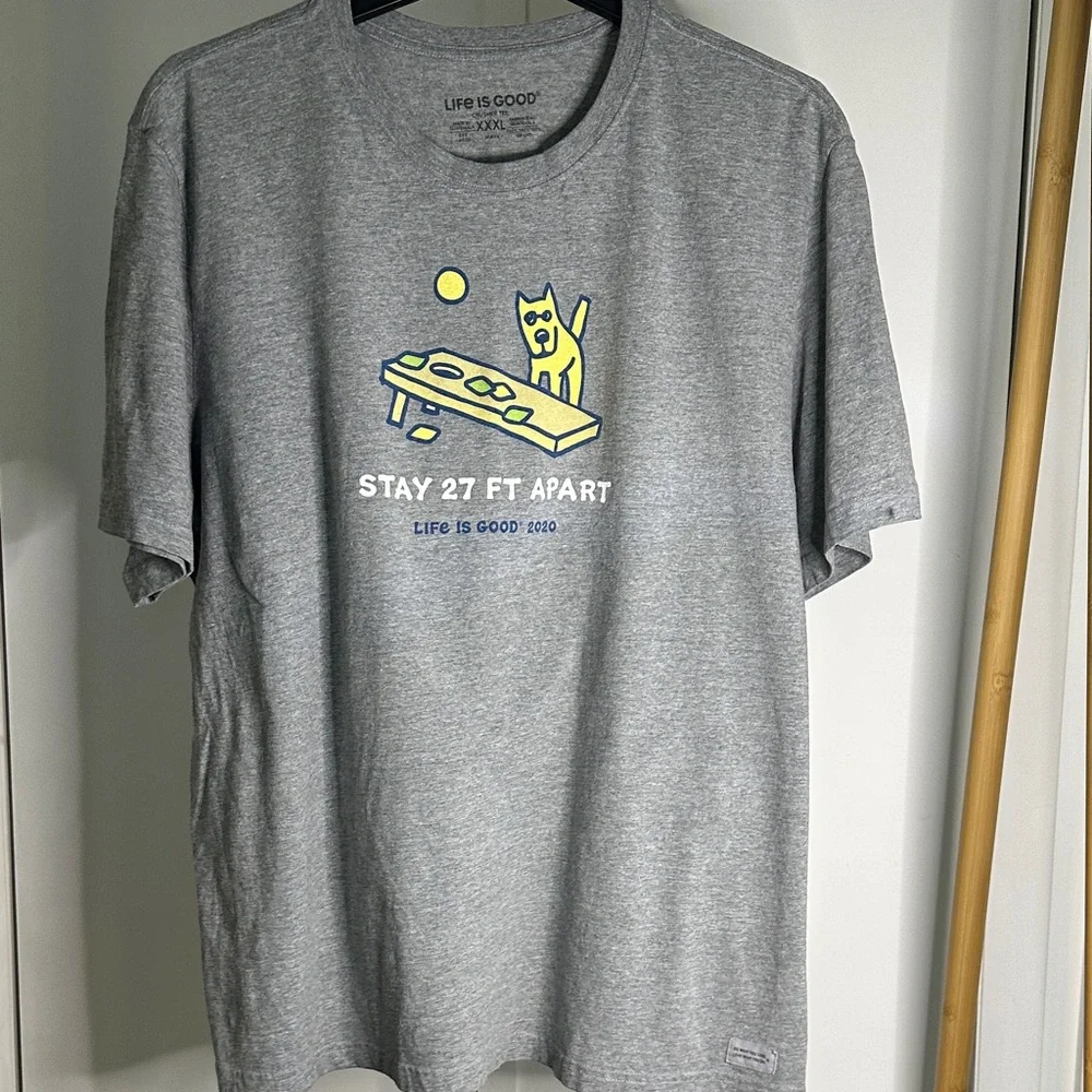 Life Is Good Gray Short-Sleeve Tee‎ with Yellow & Navy Graphic cornhole